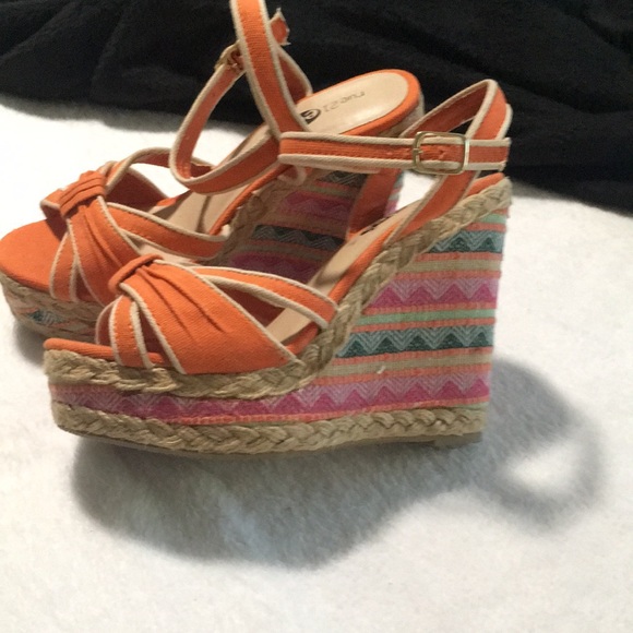 Rue 21 etc orange canvas type strappy raffia braided trim wedge sandal Size 8/9 - Picture 2 of 5